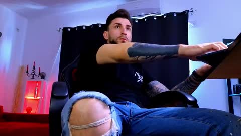 Snapshot of mightyaaron chatting on February 19, 7:26 am MightyAaron online show from February 19, 7:26 am