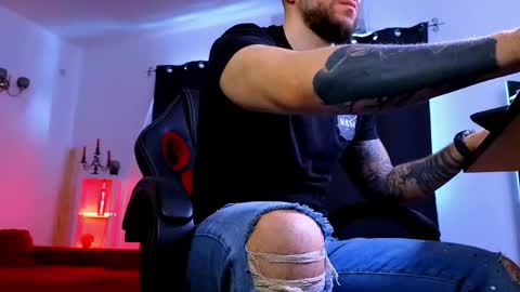 Snapshot of mightyaaron chatting on February 22, 7:08 am MightyAaron online show from February 22, 7:08 am