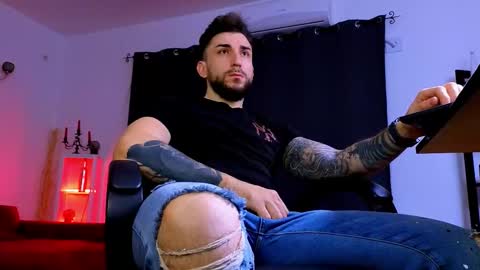 Snapshot of mightyaaron chatting on February 25, 2:32 am MightyAaron online show from February 25, 2:32 am