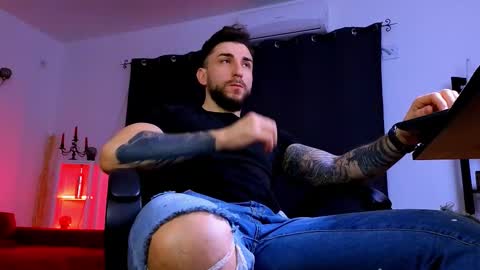 Snapshot of mightyaaron chatting on February 26, 4:11 am MightyAaron online show from February 26, 4:11 am