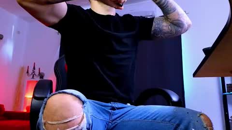 Snapshot of mightyaaron chatting on March 4, 6:19 am MightyAaron online show from March 4, 6:19 am