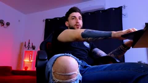 Snapshot of mightyaaron chatting on March 9, 3:54 am MightyAaron online show from March 9, 3:54 am