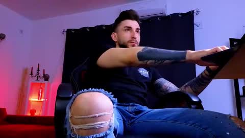 Snapshot of mightyaaron chatting on March 19, 3:43 am MightyAaron online show from March 19, 3:43 am