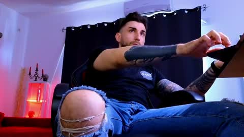 Snapshot of mightyaaron chatting on March 27, 8:26 am MightyAaron online show from March 27, 8:26 am