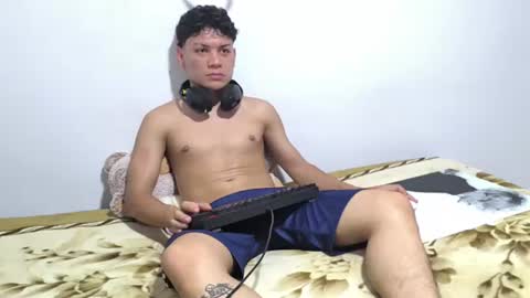 Snapshot of migthy_moon chatting on August 6, 6:54 pm migthy_moon online show from August 6, 6:54 pm