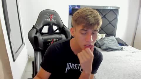 Miguel Hernandez online show from April 2, 3:53 pm