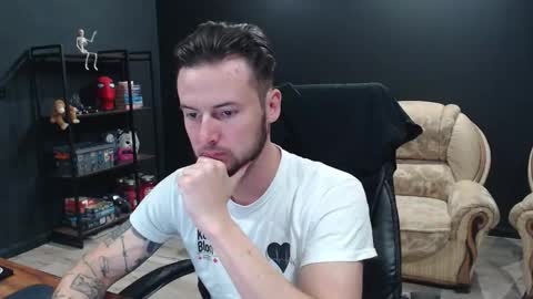 Snapshot of mihasikd chatting on October 13, 6:35 am Misha Winchester online show from October 13, 6:35 am