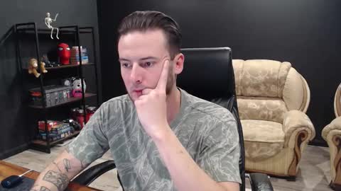 Snapshot of mihasikd chatting on October 28, 9:13 am Misha Winchester online show from October 28, 9:13 am