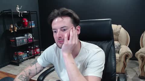 Snapshot of mihasikd chatting on November 23, 1:22 pm Misha Winchester online show from November 23, 1:22 pm