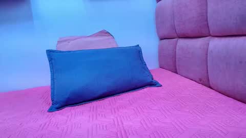 Mia  online show from October 5, 11:52 am