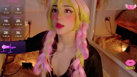   online show from December 4, 12:25 pm