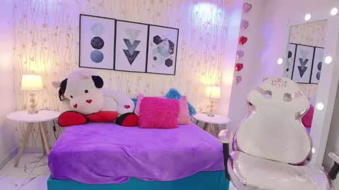 Miia online show from December 1, 4:29 pm