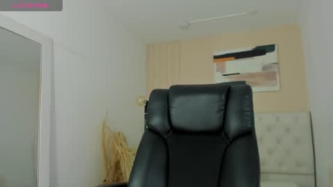 Snapshot of miia_bratz chatting on February 23, 7:33 pm miia_bratz online show from February 23, 7:33 pm