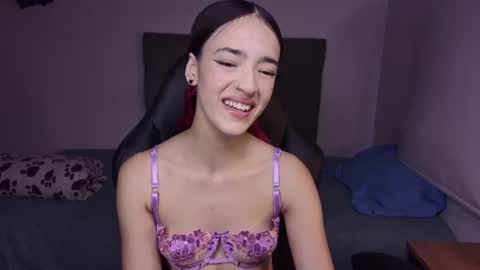 Snapshot of miia_bratz chatting on July 23, 11:02 pm miia_bratz online show from July 23, 11:02 pm