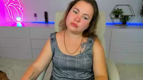 Mia online show from September 12, 12:05 pm