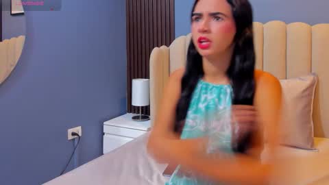 Snapshot of miia_cute18 chatting on December 5, 12:14 pm miia_cute18 online show from December 5, 12:14 pm