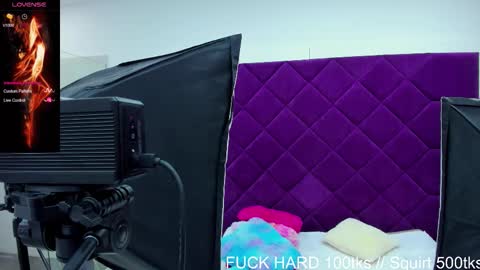 Snapshot of miia_lennox chatting on December 3, 2:41 am Mia Gema curly online show from December 3, 2:41 am