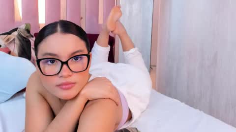 Mia  online show from October 1, 10:21 am