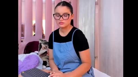 Mia  online show from October 11, 10:47 am