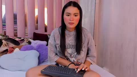 Mia  online show from November 3, 2:18 pm