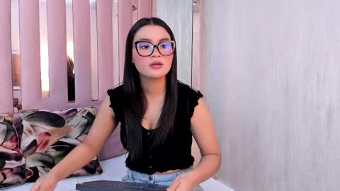 Mia  online show from November 29, 10:51 am