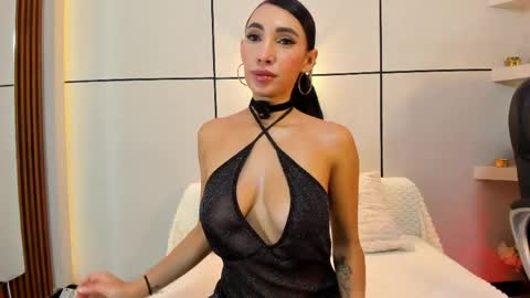 Snapshot of miia_parker_ chatting on April 6, 12:28 pm online show from April 6, 12:28 pm