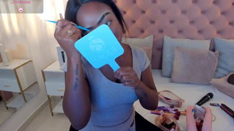 Snapshot of miia_schwarz chatting on January 15, 5:37 pm Miia Schwarz online show from January 15, 5:37 pm