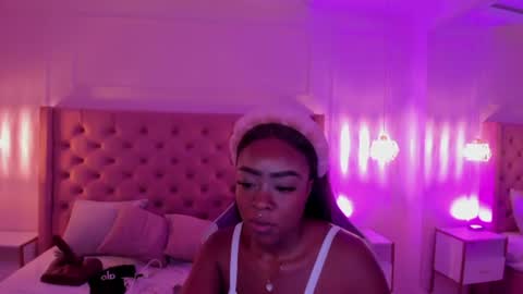 Miia Schwarz  online show from June 14, 7:49 pm