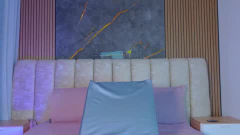 miia scoott  online show from February 15, 11:52 am