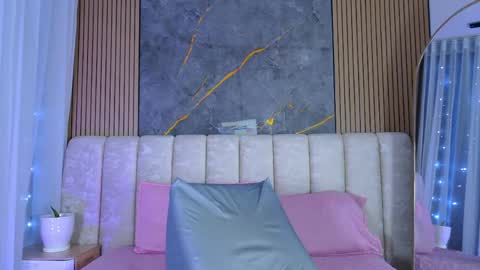 Snapshot of miia_scoott_ chatting on May 7, 11:59 am miia scoott online show from May 7, 11:59 am