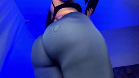 mia online show from October 1, 9:43 pm