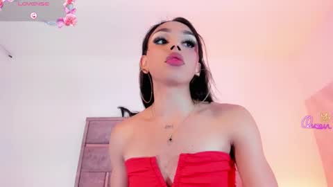 Snapshot of miia_sophia chatting on February 12, 8:37 pm online show from February 12, 8:37 pm