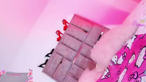 Snapshot of miia_sophia chatting on February 15, 9:41 am online show from February 15, 9:41 am