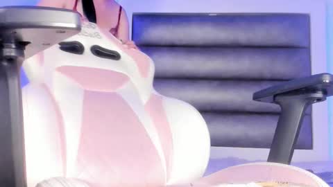 Mia online show from March 11, 8:53 am