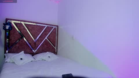 Snapshot of miia_starr_ chatting on April 7, 9:26 pm miia_starr_ online show from April 7, 9:26 pm