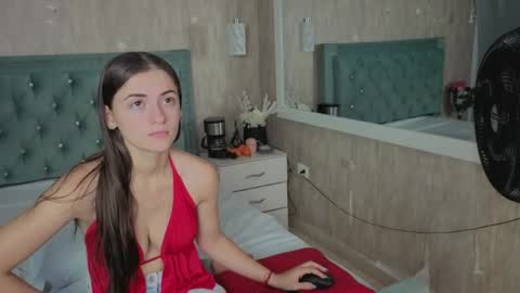 Snapshot of miia_velvett chatting on April 21, 3:17 pm miia_velvett online show from April 21, 3:17 pm