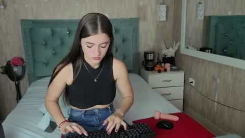 Snapshot of miia_velvett chatting on June 1, 4:52 pm miia_velvett online show from June 1, 4:52 pm