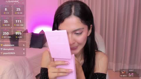 Mia online show from December 11, 7:31 am
