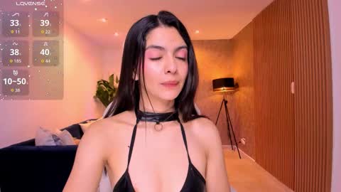 Mia online show from October 2, 11:06 am