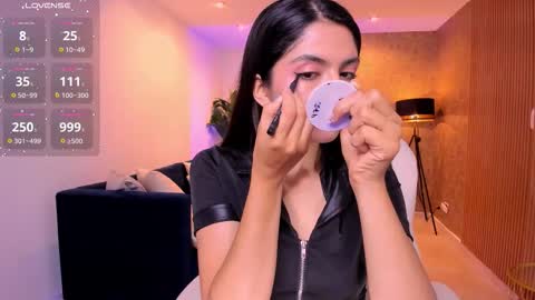 Mia online show from October 6, 11:07 am