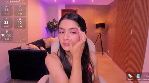 Mia online show from October 22, 10:48 am