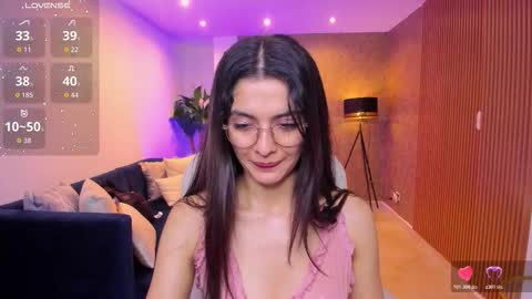 Mia online show from November 1, 11:12 am