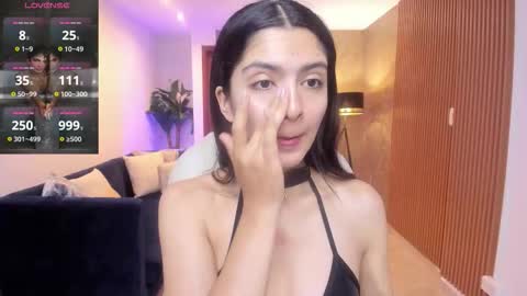 Mia online show from December 16, 11:04 am