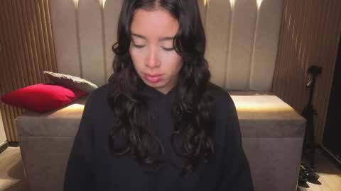 miiaa_evans1 online show from January 12, 1:16 pm