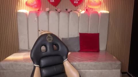 Snapshot of miiaa_evans1 chatting on February 17, 8:15 pm miiaa_evans1 online show from February 17, 8:15 pm
