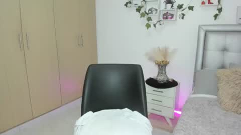 miiaa_k online show from July 1, 11:23 am