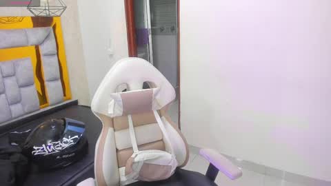 miiaboss online show from April 29, 11:14 am