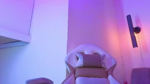 miiaboss online show from July 28, 11:17 am