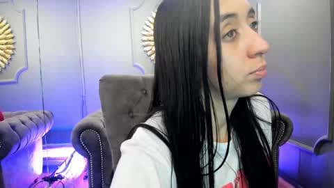Snapshot of miilu__1 chatting on February 2, 9:19 am miilu online show from February 2, 9:19 am