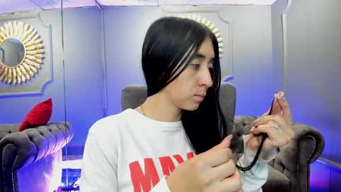 Snapshot of miilu__1 chatting on February 13, 9:51 am miilu online show from February 13, 9:51 am